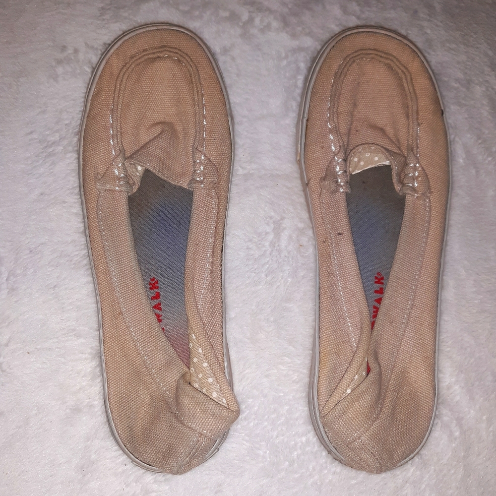 Airwalk Size 7 Tan Slip on Shoes